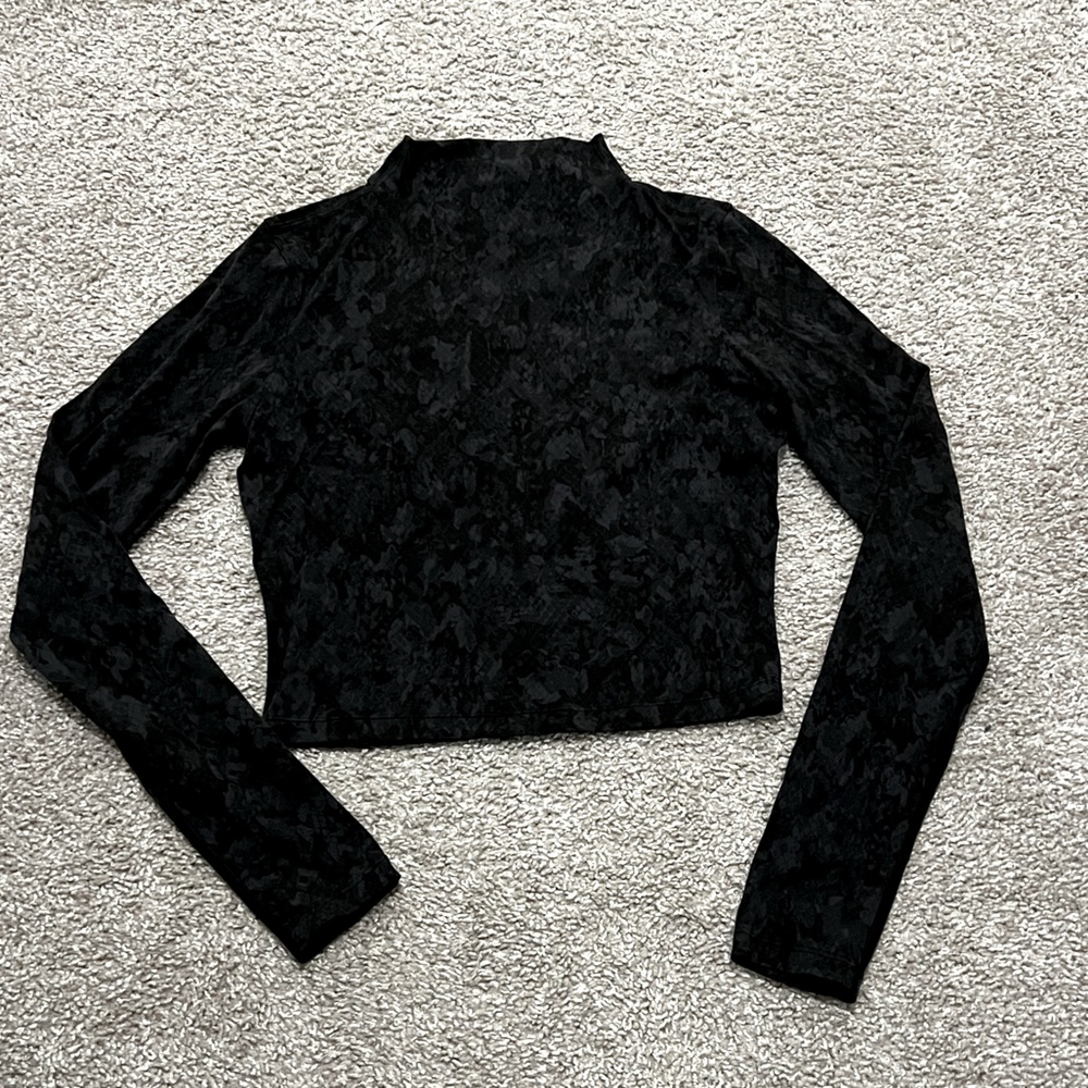 FEATURED: LN Lululemon Long Sleeve Turtleneck
